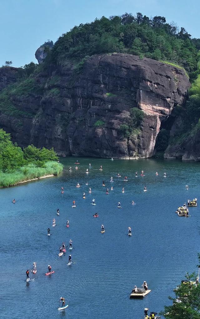 龙虎山又双叒上新啦！泸溪河桨板激浪，开启夏日玩水新姿势！
