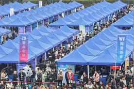 上海启动春季促就业攻坚行动，万人级春招驱动“三驾马车”，2025届也赶集图片