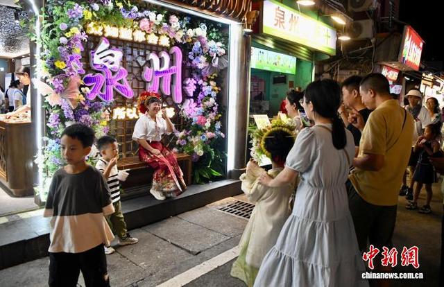 福建泉州千年古街烟火味浓