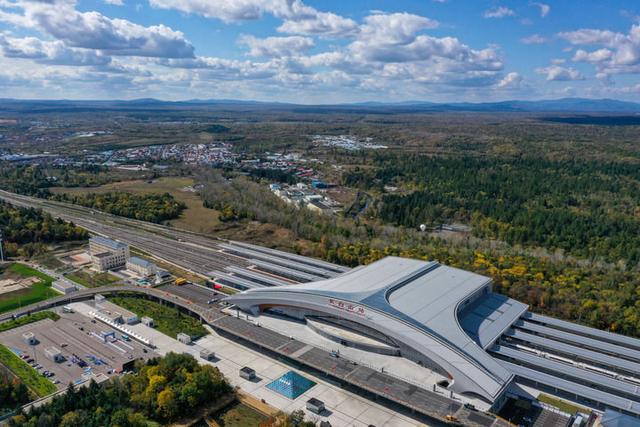 践行“两山”理念 守护东北“水塔”——解码美丽中国的“长白山名片”