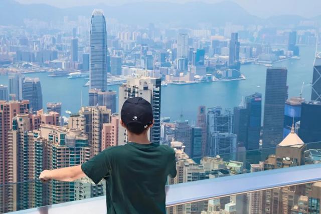 从高铁站步行几分钟，出境了！网友：原来如此丝滑