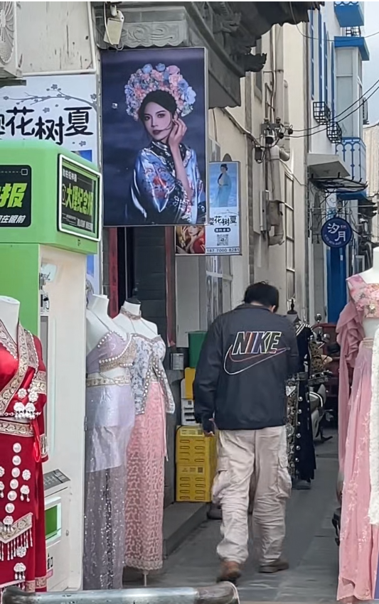 大理一旅拍店附近发现信号屏蔽器