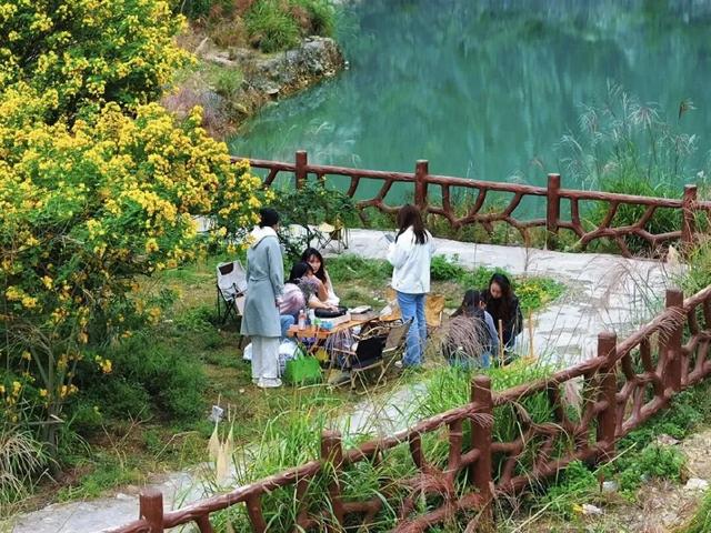 太美了！长寿版“九寨沟”，还有好多人不知道→