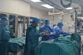 宝山这家医院成功实施首例主动脉夹层覆膜支架腔内修复术图片