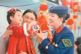 2025年春运大幕开启，首日全社会跨区域人员流动量预计超1.7亿人次——“流动中国”的速度与温度（新春走基层）图片