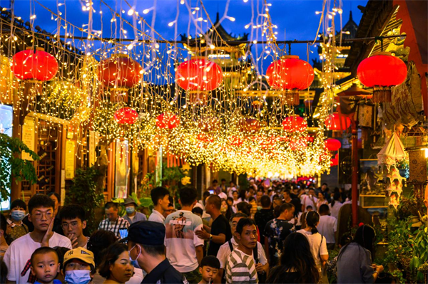 夜市烟火中，邂逅云南的浪漫