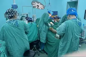 显微 “妙手” 巧织新生，三根断指 “完美回归”，西海岸第二医院手指美学再造术重塑患者生活图片