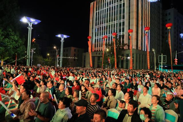 万人合唱！今夜，鸭绿江畔沸腾了！