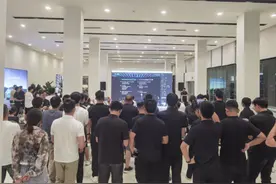 记者体验小米门店狂热营销，多地已现YU7转手订单图片