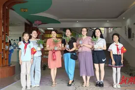 培根铸魂 育人育心​——湘潭市岳塘区江滨学校开展“护绿”行动欢庆教师节图片