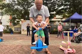 福城街道丹湖社区：亲子游戏忆童年，共建亲邻幸福家园图片