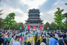 超然楼对诗第一天，杨真捍卫擂主地位，4岁神童登台挑战 |“泉”在济南过五一图片