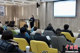 浙江义乌27家企业赴韩国参展：样品七大箱名片上千张图片