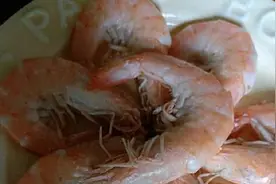 湖北大哥来甘肃探望远嫁的女儿，看到她做的饭，忍不住哭了：心疼图片