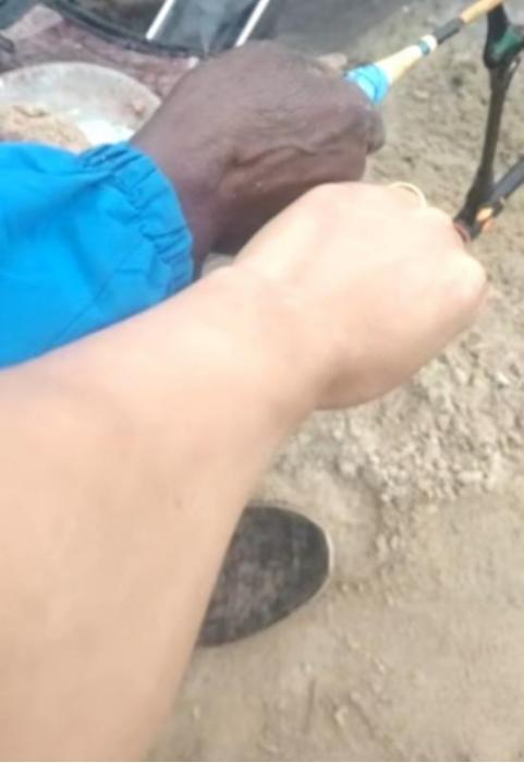 河北七旬“钓帝”皮肤晒成“老抽色”意外爆火，每天花6个多小时钓鱼，家人：夜钓时都看不清他，回应“炒作”质疑