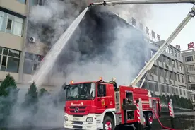 山西吕梁永聚煤业大火后，全国多地排查职工澡堂吊篮安全隐患图片