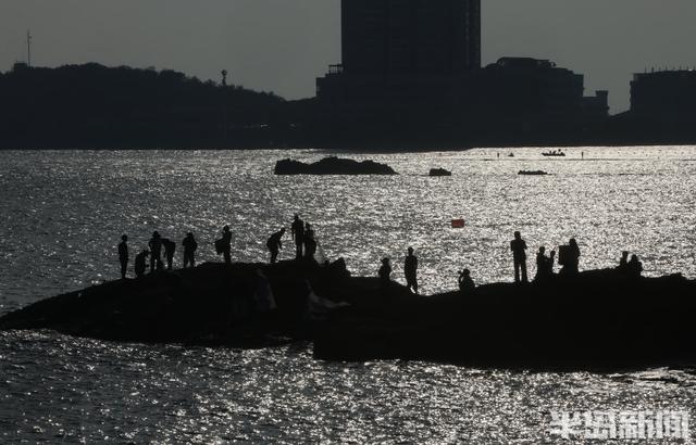 暮色醉海畔