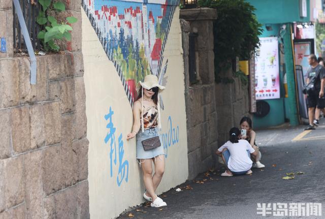 漫步龙江路漫画街，邂逅童趣与风情