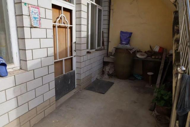 “狗咬人→人杀狗→人杀人	”，是否防卫过度？