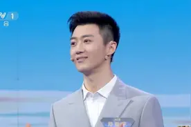 央视新闻主持人，上新图片