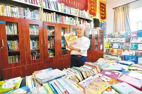 “书痴”刘瑞琦：以书为伴点亮阅读之光图片