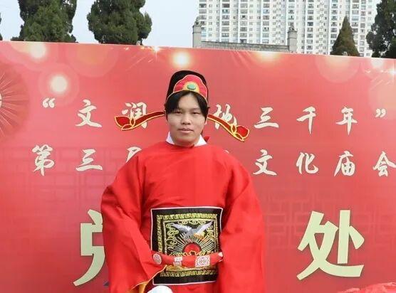 舞龙大会、民俗踩街、民俗展演、互动市集......安福县2026年喜迎新春文艺展演暨第四届民俗文化庙会预告来袭！