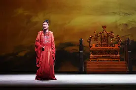 北京人艺迎来建院72周年 与观众共享戏剧的节日图片