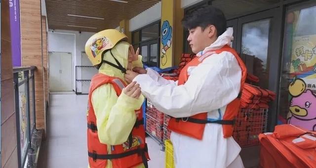 黄果树×B.Duck小黄鸭多彩漂流乐园升级扩容