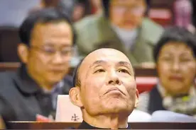 一个爱“说话”的普通市民，走了图片