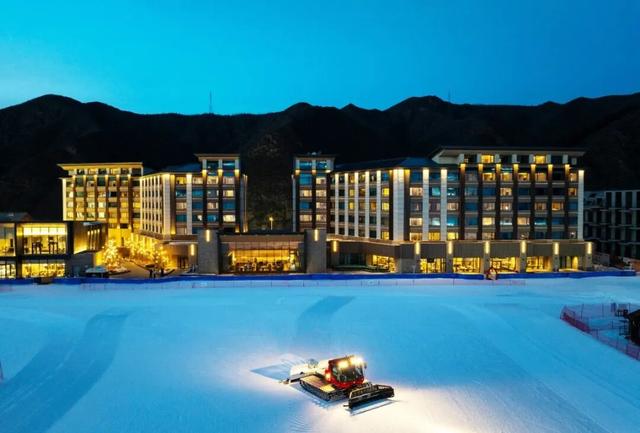 阿那亚·崇礼点亮冰雪童话季，"MORE THAN SKI"构建全龄友好度假新地标