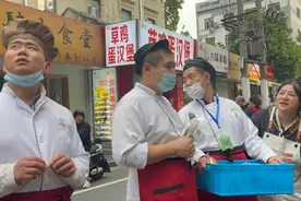 耐心和信任为“原料”，“喜憨儿”在这家面包店里“烘焙”未来图片