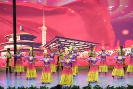 柯坪春晚筹备中 精彩节目彩排忙图片