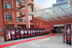 新学期来了，武汉一学校倡议教师做“落在学生生命里的光”图片