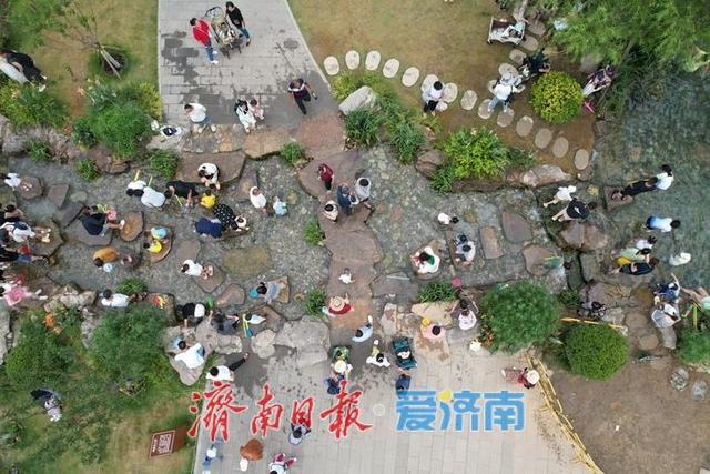 一年四季 泉在济南丨今日入伏，市民泉畔消暑纳凉