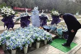 致敬英雄，红色精神历久弥新 兰州市烈士陵园举行祭扫缅怀王佛军烈士活动图片