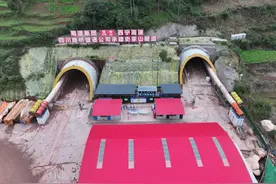 全线首座！西宁高速史家山隧道双幅贯通图片