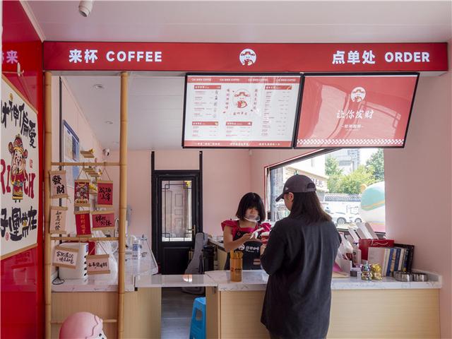 避暑纳凉贵州行 | 铜仁五显庙文旅街区：“潮玩+”重构传统 新地标“破圈”消费