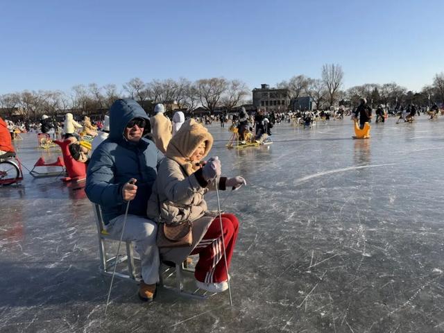 是时候了！来什刹海前海冰场“呲溜溜”