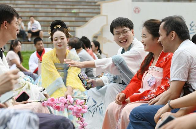 海淀青年古装联谊会举办