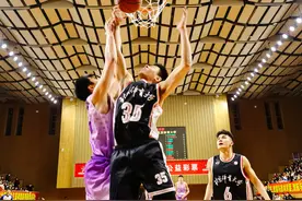 大学生篮球郑州上演“巅峰对决”图片
