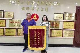 女孩突发疾病 母亲心急如焚 兰州出租司机和医护人员上演暖心接力图片