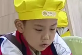 庆祝“环卫工人节”，小学生为他们亲手做“爱心便当”图片