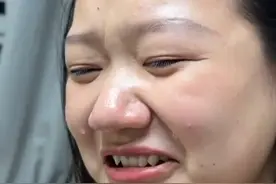 女孩为招待被暴雨滞留的外地朋友，10天涨12斤崩溃大哭！网友乐了图片