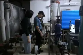 自来水管为何总流出烫手热水？社区多方探查解谜题图片