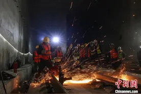 广佛东环城际铁路全线铺轨完成图片