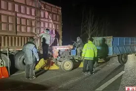 龙警故事丨一万多斤玉米粒洒在路上 交警紧急出动图片