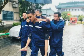 紧急救援！上海一79岁老太被困电梯，一养老院百名老人转移！上海雨量破历史纪录，“普拉桑”转向图片