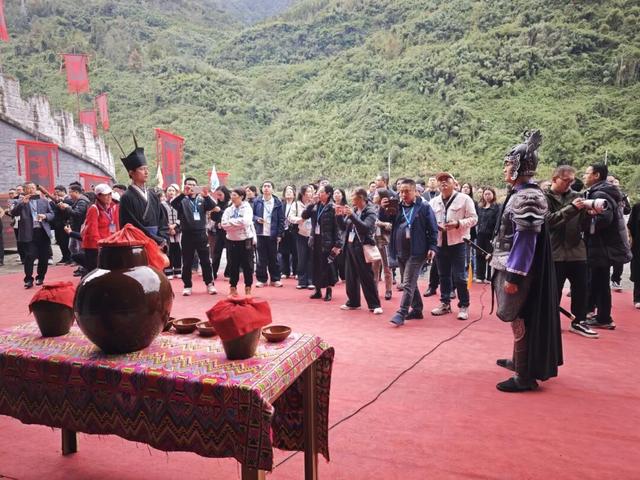 红色、生态、文化！这场龙山深度行，让嘉宾考察团“心动”了