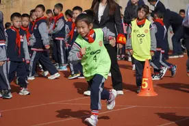 毕节梁才学校：第九届小学生田径运动会举办图片
