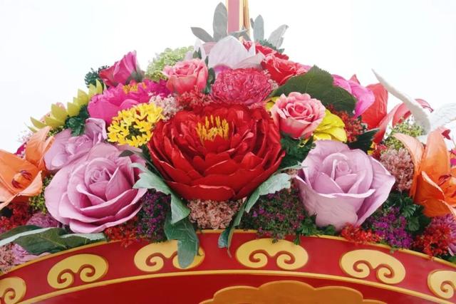 今天凌晨，完美合龙，视频！天安门广场大花篮亮相，长安街国庆花坛都布置好了！